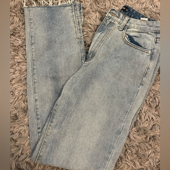 Pretty Little Thing - light blue wash - split hem jeans size: 8 (UK SIZE 10) - Picture 2 of 5